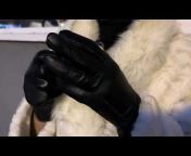 Alexa Gloves