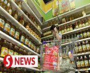 The government is still maintaining its subsidy for cooking oil worth RM4bil, says Prime Minister Datuk Seri Ismail Sabri Yaakob.&#60;br/&#62;&#60;br/&#62;Read more at https://bit.ly/3HG9nPQ&#60;br/&#62;&#60;br/&#62;WATCH MORE: https://thestartv.com/c/news&#60;br/&#62;SUBSCRIBE: https://cutt.ly/TheStar&#60;br/&#62;LIKE: https://fb.com/TheStarOnline