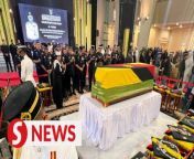 The late Tun Abdul Taib Mahmud is lying in state at the Sarawak Legislative Assembly complex, Kuching, Sarawak on Thursday (Feb 22).&#60;br/&#62;&#60;br/&#62;The casket, draped in a Sarawak flag, was brought to the building&#39;s atrium at 7.50am.&#60;br/&#62;&#60;br/&#62;Members of the public and dignitaries began filing past to pay their last respects at 8am&#60;br/&#62;&#60;br/&#62;Read more at https://shorturl.at/lxJLO&#60;br/&#62;&#60;br/&#62;WATCH MORE: https://thestartv.com/c/news&#60;br/&#62;SUBSCRIBE: https://cutt.ly/TheStar&#60;br/&#62;LIKE: https://fb.com/TheStarOnline