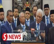 Opposition MPs staged a walkout at the Dewan Rakyat on Tuesday (Feb 27), claiming that the process in which Prime Minister Datuk Seri Anwar Ibrahim was allowed to present a motion of gratitude to the former Yang di-Pertuan Agong Al-Sultan Abdullah Ri&#39;ayatuddin Mustafa Billah Shah while welcoming His Majesty Sultan Ibrahim, King of Malaysia, did not follow due process.&#60;br/&#62;&#60;br/&#62;Describing the situation as “out of the ordinary”, Perikatan Nasional chairman Tan Sri Muhyiddin Yassin later in a press conference questioned how such a scenario was possible. &#60;br/&#62;&#60;br/&#62;Read more at http://tinyurl.com/376vs9ft &#60;br/&#62;&#60;br/&#62;WATCH MORE: https://thestartv.com/c/news&#60;br/&#62;SUBSCRIBE: https://cutt.ly/TheStar&#60;br/&#62;LIKE: https://fb.com/TheStarOnline