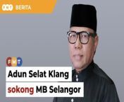 Adun Selat Klang daripada Bersatu Abdul Rashid Asari menyatakan sokongan kepada Menteri Besar Selangor Amirudin Shari.&#60;br/&#62;&#60;br/&#62;Laporan Lanjut: https://www.freemalaysiatoday.com/category/bahasa/tempatan/2024/03/06/adun-bersatu-isytihar-sokong-mb-selangor/&#60;br/&#62;&#60;br/&#62;Read More: https://www.freemalaysiatoday.com/category/nation/2024/03/06/bersatu-rep-declares-support-for-selangor-mb/&#60;br/&#62;&#60;br/&#62;Free Malaysia Today is an independent, bi-lingual news portal with a focus on Malaysian current affairs.&#60;br/&#62;&#60;br/&#62;Subscribe to our channel - http://bit.ly/2Qo08ry&#60;br/&#62;------------------------------------------------------------------------------------------------------------------------------------------------------&#60;br/&#62;Check us out at https://www.freemalaysiatoday.com&#60;br/&#62;Follow FMT on Facebook: https://bit.ly/49JJoo5&#60;br/&#62;Follow FMT on Dailymotion: https://bit.ly/2WGITHM&#60;br/&#62;Follow FMT on X: https://bit.ly/48zARSW &#60;br/&#62;Follow FMT on Instagram: https://bit.ly/48Cq76h&#60;br/&#62;Follow FMT on TikTok : https://bit.ly/3uKuQFp&#60;br/&#62;Follow FMT Berita on TikTok: https://bit.ly/48vpnQG &#60;br/&#62;Follow FMT Telegram - https://bit.ly/42VyzMX&#60;br/&#62;Follow FMT LinkedIn - https://bit.ly/42YytEb&#60;br/&#62;Follow FMT Lifestyle on Instagram: https://bit.ly/42WrsUj&#60;br/&#62;Follow FMT on WhatsApp: https://bit.ly/49GMbxW &#60;br/&#62;------------------------------------------------------------------------------------------------------------------------------------------------------&#60;br/&#62;Download FMT News App:&#60;br/&#62;Google Play – http://bit.ly/2YSuV46&#60;br/&#62;App Store – https://apple.co/2HNH7gZ&#60;br/&#62;Huawei AppGallery - https://bit.ly/2D2OpNP&#60;br/&#62;&#60;br/&#62;#BeritaFMT #AbdulRashidAsari #Bersatu