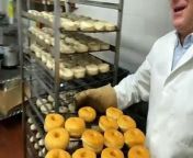 A.E. Barrow bakery boss, Simon Reynolds, shows KentOnline how he makes his 93-year-old business&#39;s best-selling product.