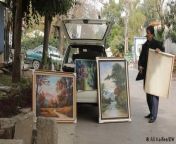 This artist in Islamabad has been active for decades, but has been unable to find galleries to display his pieces. Undeterred, he decided to show his work to people passing by on the road.