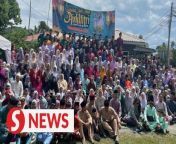 About 1,000 descendants of Dukut Maharajo and Halijah Awang from all over the country and around the world converged on Kampung Kepayang in Ipoh, Perak for Hari Raya Aidilfitri on Wednesday (April 10).&#60;br/&#62;&#60;br/&#62;Read more at https://tinyurl.com/ck6earwx&#60;br/&#62;&#60;br/&#62;WATCH MORE: https://thestartv.com/c/news&#60;br/&#62;SUBSCRIBE: https://cutt.ly/TheStar&#60;br/&#62;LIKE: https://fb.com/TheStarOnline&#60;br/&#62;