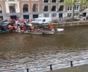 At the King&#39;s Day celebration in Amsterdam on the 27th of April, a boat full of passengers began to sink. The boat, filling with water, pulled up to the side of the street where people helped the passengers get off. Fortunately, everybody was safe and the incident did not diminish the fun and festivities.