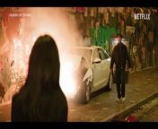 #QueenOfTears #KimJiwon #KimSoohyun&#60;br/&#62;Hyun-woo (Kim Soo-hyun) runs out to witness a truck crash head-on with a car believed to by carrying Hae-in (Kim Ji-won). In a desperate attempt to rescue her, Hyun-woo breaks the car window with his fist, only to discover later that Hae-in wasn&#39;t in the vehicle.&#60;br/&#62;&#60;br/&#62;Watch Queen of Tears on Netflix: https://www.netflix.com/title/81707950&#60;br/&#62;&#60;br/&#62;Subscribe to Netflix K-Content: https://bit.ly/2IiIXqV&#60;br/&#62;Follow Netflix K-Content on Instagram, Twitter, and Tiktok: @netflixkcontent&#60;br/&#62;&#60;br/&#62;#QueenOfTears #KimSoohyun #KimJiwon #Netflix #Kdrama&#60;br/&#62;&#60;br/&#62;ABOUT NETFLIX K-CONTENT&#60;br/&#62;&#60;br/&#62;Netflix K-Content is the channel that takes you deeper into all types of Netflix Korean Content you LOVE. Whether you’re in the mood for some fun with the stars, want to relive your favorite moments, need help deciding what to watch next based on your personal taste, or commiserate with like-minded fans, you’re in the right place. &#60;br/&#62;&#60;br/&#62;All things NETFLIX K-CONTENT.