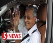Malaysian Anti-Corruption Commission (MACC) chief commissioner Tan Sri Azam Baki on Thursday (April 25) confirmed that Tun Dr Mahathir Mohamad is among those under investigation by the anti-graft body regarding asset declarations.&#60;br/&#62;&#60;br/&#62;Read more at https://tinyurl.com/2x8mwd9x&#60;br/&#62;&#60;br/&#62;WATCH MORE: https://thestartv.com/c/news&#60;br/&#62;SUBSCRIBE: https://cutt.ly/TheStar&#60;br/&#62;LIKE: https://fb.com/TheStarOnline&#60;br/&#62;