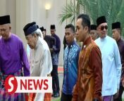 Selangor Ruler Sultan Sharafuddin Idris Shah spent time breaking fast with the people at the Tengku Ampuan Jemaah Royal Mosque in Bukit Jelutong In Shah Alam on Wednesday (April 3).&#60;br/&#62;&#60;br/&#62;WATCH MORE: https://thestartv.com/c/news&#60;br/&#62;SUBSCRIBE: https://cutt.ly/TheStar&#60;br/&#62;LIKE: https://fb.com/TheStarOnline