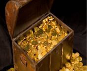A farmer finds hundreds of rare gold coins in his cornfield from rare hot scene