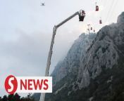 Turkish authorities said a cable car pod crashed into a pole in Konyaalti municipality on Friday (April 12) evening, killing at least one person and wounding seven others. Scores of passengers remained stranded on the suspended cable car line.&#60;br/&#62;&#60;br/&#62;WATCH MORE: https://thestartv.com/c/news&#60;br/&#62;SUBSCRIBE: https://cutt.ly/TheStar&#60;br/&#62;LIKE: https://fb.com/TheStarOnline