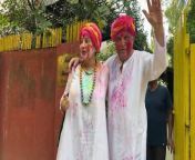 Bollywood celebs Shabana Azmi and Javed Akhtar hosted a Holi party and they happily posed for the paps. Their photos and videos are rapidly going viral on social media. Check out their cute moments captured on cameras.&#60;br/&#62;&#60;br/&#62;#javedakhtar #holi #shabanaazmi #holiparty #holi2024 #bollywood #entertainmentnews #trending #viralvideo